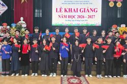 Phó Chủ tịch UBND tỉnh Hà Nhật Lệ dự khai giảng tại Trường PTDTNT tỉnh
