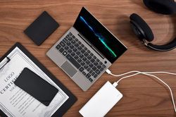 5 điều cần kiểm tra trước khi dùng sạc điện thoại cho máy tính