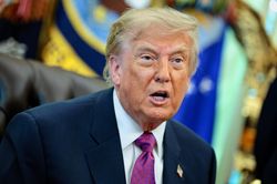 Ông Trump cảnh báo tấn công cơ sở hạt nhân Iran, Tehran yêu cầu bồi thường
