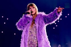 Tìm người bị lừa mua vé The Eras Tour Singapore của ca sĩ Taylor Swift trên mạng