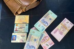 Hơn 1 giờ tìm hành khách bỏ quên 30 triệu đồng trên xe buýt Hà Nội