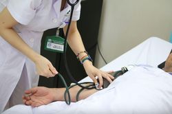Huyết áp cao âm thầm bào mòn chức năng thận thế nào?