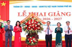 Rộn ràng ngày hội khai trường trên khắp Thủ đô Hà Nội