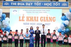 Phó Chủ tịch Thường trực HĐND Thành phố Trần Thế Cương dự Lễ khai giảng tại Trường Tiểu học Tùng Thiện