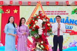 Phó Chủ tịch UBND TP Hà Nội Nguyễn Xuân Lưu dự lễ khai giảng Trường THCS Chuyên Mỹ