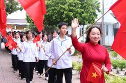 Thầy trò xã Bất Bạt hân hoan bước vào năm học mới