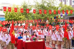 Hơn 27.000 học sinh phường Xuân Phương nô nức khai giảng năm học mới