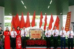 Phường Việt Hưng gắn biển công trình Trường Tiểu học chất lượng cao Chu Văn An