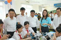 Phòng học STEM mở hướng đổi mới giáo dục tại phường Phú Thượng