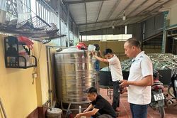 Yên Nghĩa: Người dân phản ánh nước vẩn đục, Công ty Nước sạch vào cuộc
