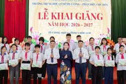'Thư viện Xanh - Trao tri thức, vững tương lai' đến với học sinh Hy Cương