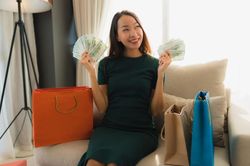 Những cung hoàng đạo được Thần Tài ưu ái tháng 9: Càng chăm chỉ càng hái ra tiền