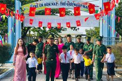 Học sinh từ đảo xa đến vùng biên viễn Quảng Trị mừng ngày tựu trường