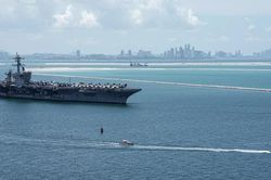 Thủy thủ đoàn tàu sân bay USS Abraham Lincoln tiêu 3 triệu USD trong 5 ngày ở Thái Lan