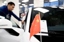 Có ngáng chân xe Trung Quốc được mãi?