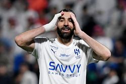 Benzema ôm 'bao tải tiền' rời Saudi Arabia