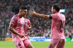Casemiro ghi bàn liên tiếp