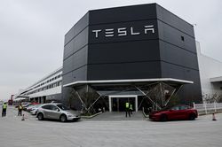 Đà tăng doanh số của Tesla sản xuất tại Trung Quốc chậm lại