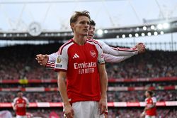 Arsenal 2-1 Chelsea: Emirates vỡ òa cảm xúc
