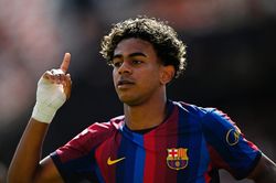 Barcelona hủy diệt Valencia tại Mestalla