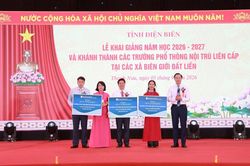 Những tủ sách mở lối ước mơ cho học sinh vùng biên