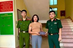 Nhặt được chiếc ví có 10 triệu đồng, chiến sĩ Quân khu 2 lập tức tìm người đánh rơi