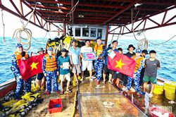 Giữ biển bình yên, nối dài những chuyến vươn khơi