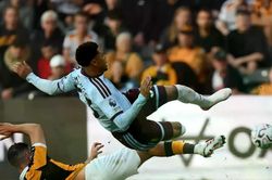 Aston Villa lập kỷ lục buồn 56 năm ở Ngoại hạng Anh