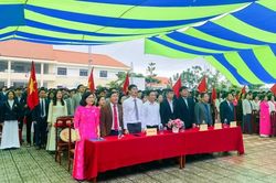 Công ty Thủy điện Đồng Nai trao 260 suất học bổng tiếp sức học sinh khó khăn