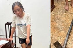 Cầm dao và cuốc đuổi người bán hàng nước ở KCN Ninh Hiệp, một phụ nữ bị bắt tạm giam
