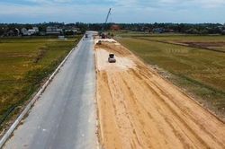 Quốc lộ 15D tăng tốc thi công, tháo gỡ 'nút thắt' mặt bằng