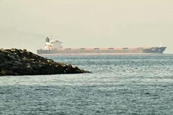 Iran tấn công tàu sân bay, tàu khu trục Mỹ