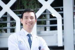 Bác sĩ Việt đỡ đẻ cho thai phụ 30 tuần trên máy bay từ châu Âu về TPHCM