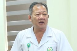 Giám đốc BV Việt Đức nhắn bác sĩ nội trú: Đừng bảo em nhầm, biết thế chọn da liễu