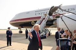 Ông Trump tiếp tục dùng chuyên cơ do Qatar tặng bất chấp nguy cơ an ninh