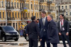 Đặc phái viên Mỹ có mặt ở Ukraine, chuẩn bị hội đàm với ông Zelensky