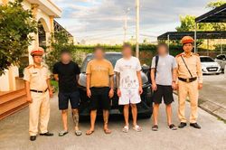 Phát hiện taxi chở người nước ngoài nghi nhập cảnh trái phép