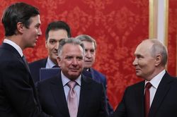 Điện Kremlin thông tin về cuộc gặp 3 tiếng giữa Tổng thống Putin và các đặc phái viên Mỹ