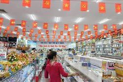 Nhu cầu tìm mua sách giáo khoa tăng cao trước thềm năm học mới