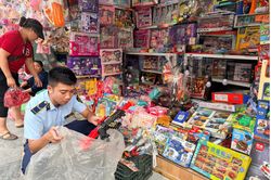 Quản lý thị trường Hà Nội tăng cường kiểm tra hàng hóa phục vụ Tết Trung thu