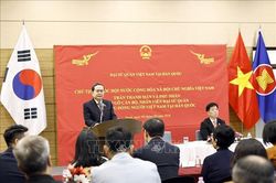 Chủ tịch Quốc hội Trần Thanh Mẫn gặp gỡ cộng đồng người Việt Nam tại Hàn Quốc