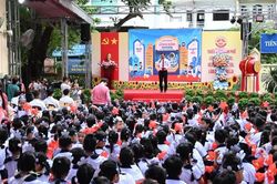 TP Hồ Chí Minh: Phụ huynh lo lắng vì trường chưa thực hiện bán trú, thiếu sách giáo khoa