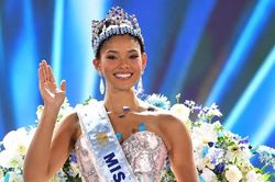 Ít ai biết tân Miss World 2026 từng là cô giáo, phóng viên truyền hình