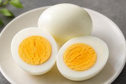 Ăn trứng theo cách 'vạn người mê', 3 người nguy kịch