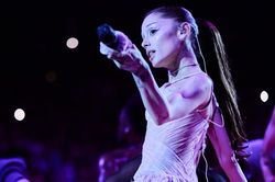 Ariana Grande kiếm được bao nhiêu tiền từ Eternal Sunshine Tour?