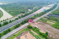 Toàn cảnh đường ngàn tỷ đi qua sân PVF Hưng Yên đang thi công