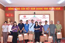 Trao 74 suất quà tới gia đình chính sách xã Thanh Yên và Thanh An