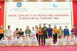 Trao 60 suất quà tặng các hộ hoàn cảnh đặc biệt khó khăn xã Đoan Hùng