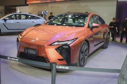 Lexus ES thế hệ mới chốt ra mắt Việt Nam tháng sau
