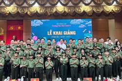 Những trang sách đầu tiên đến với Trường Văn hóa CAND V